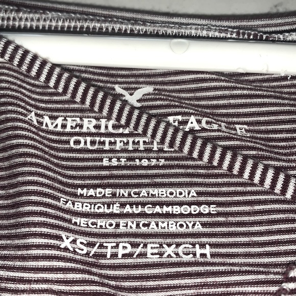 American Eagle Women’s XS Tee - Picture 2 of 4